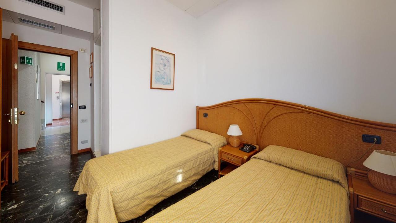 Hotel Zunino スポトルノ エクステリア 写真