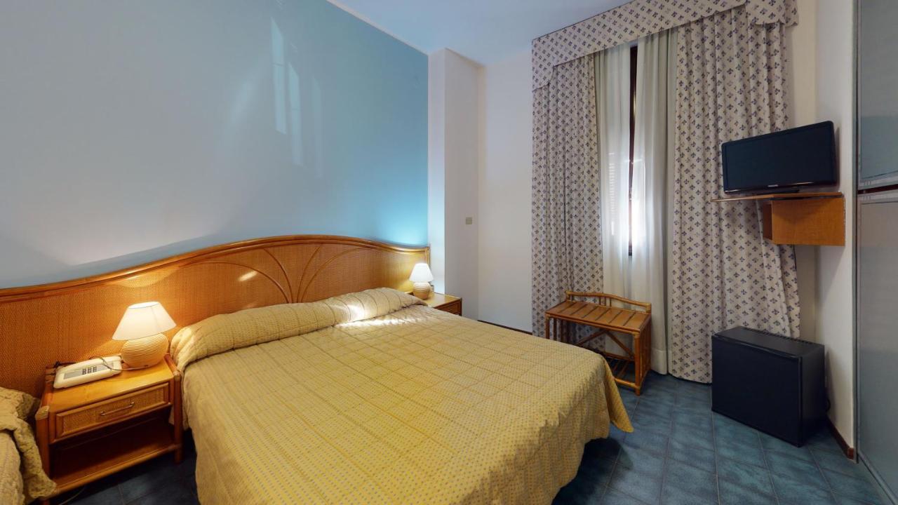 Hotel Zunino スポトルノ エクステリア 写真