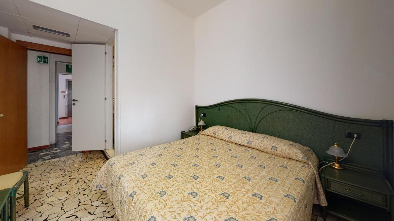 Hotel Zunino スポトルノ エクステリア 写真