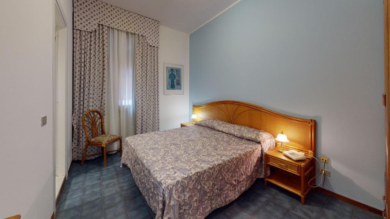 Hotel Zunino スポトルノ エクステリア 写真