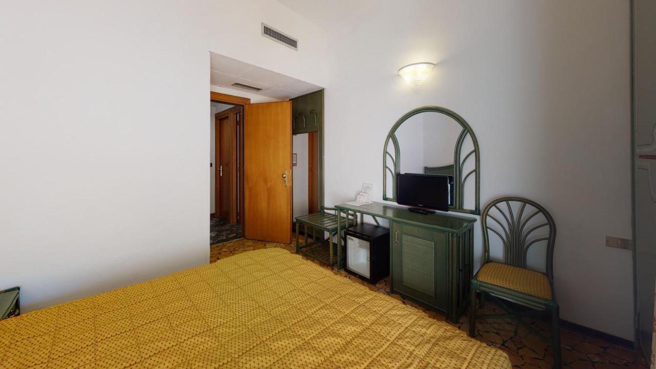 Hotel Zunino スポトルノ エクステリア 写真