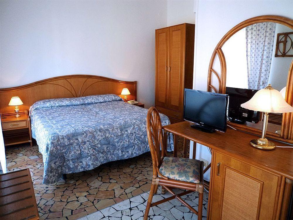 Hotel Zunino スポトルノ エクステリア 写真