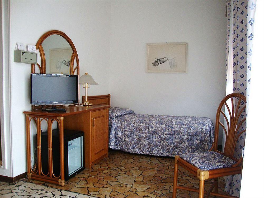 Hotel Zunino スポトルノ エクステリア 写真